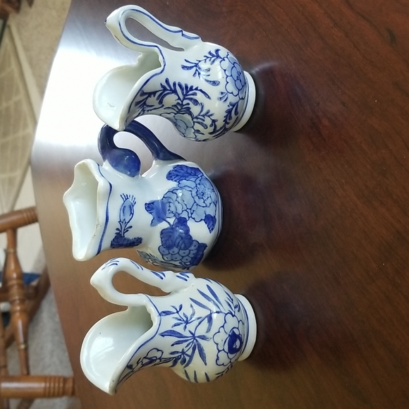 Three Small Vintage Pitchers - Picture 3 of 4